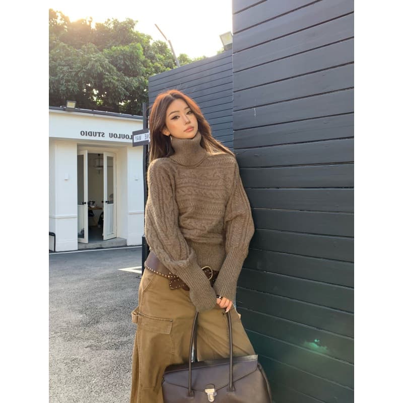 Korean Khaki Cable Knit Sweater for Women, Autumn/Winter Lazy Style, Vintage Soft and Cozy, Suitable for Outerwear or Layering with a Scarf Top