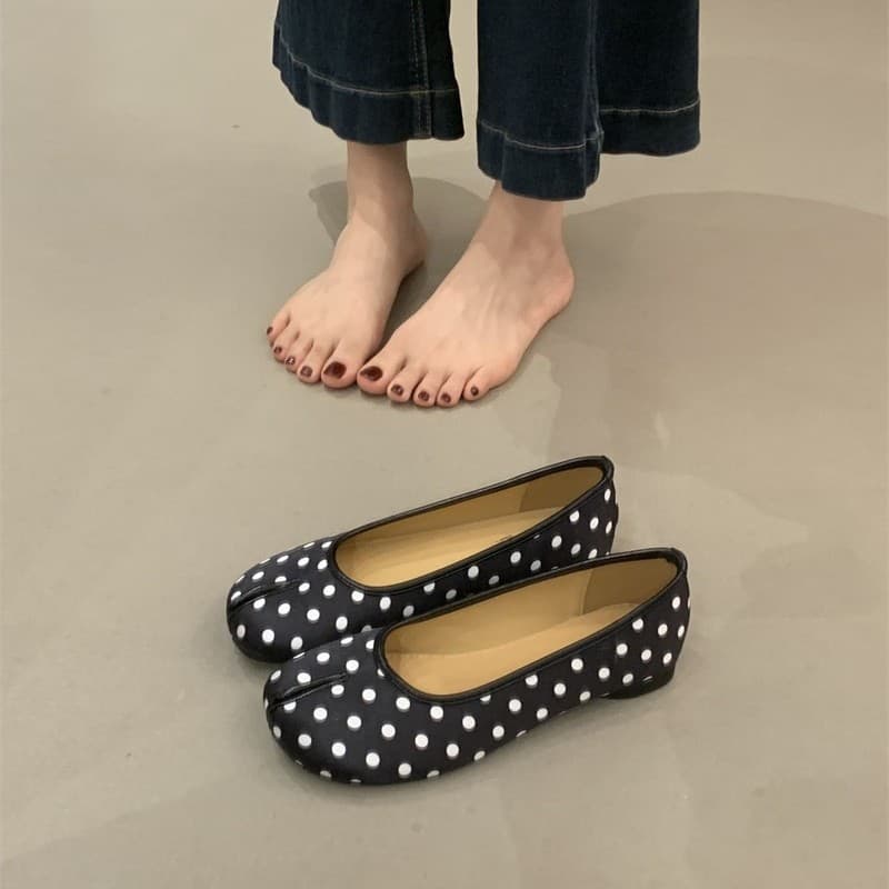 Black Polka Dot Split-Toe Slip-On Shoes, Pig Hoof Style, Four-Season Commute, Soft Sole, Soft Upper, Flat Goat Hoof Women's Shoes