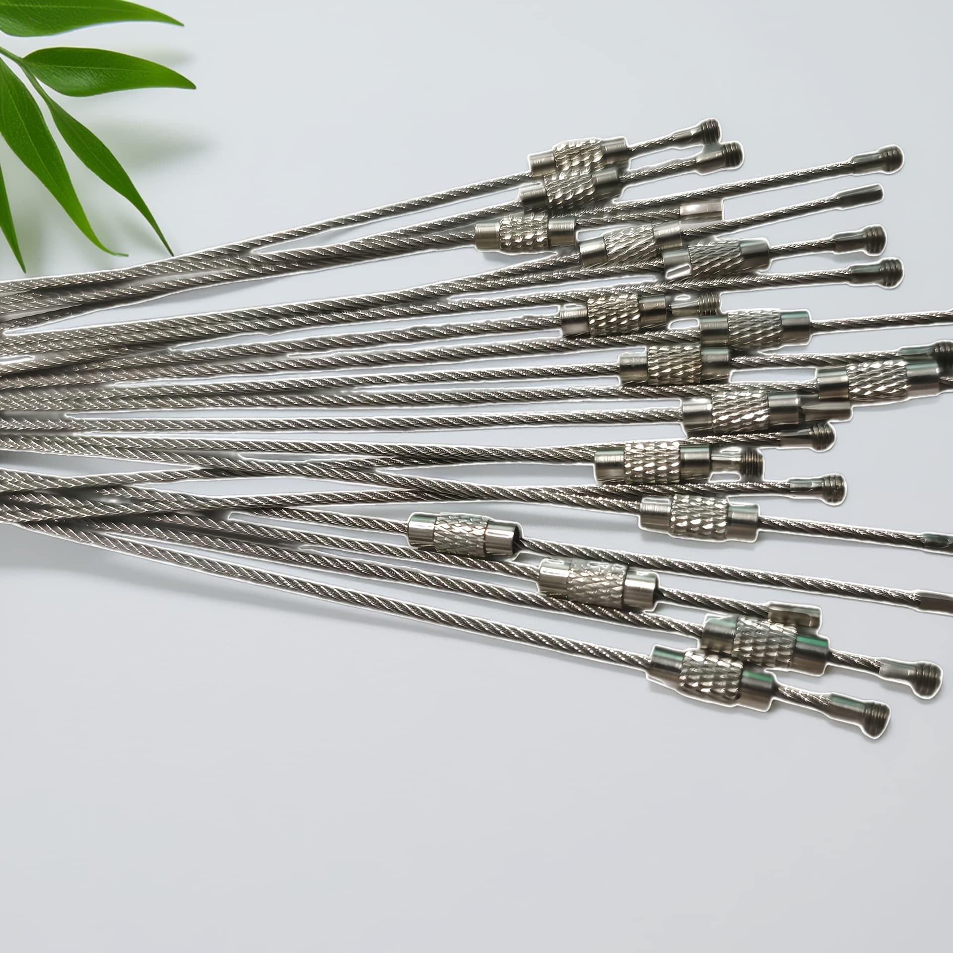 Cross-border eco-friendly stainless steel wire rope three-piece set with packaging tag strings for Europe and America.