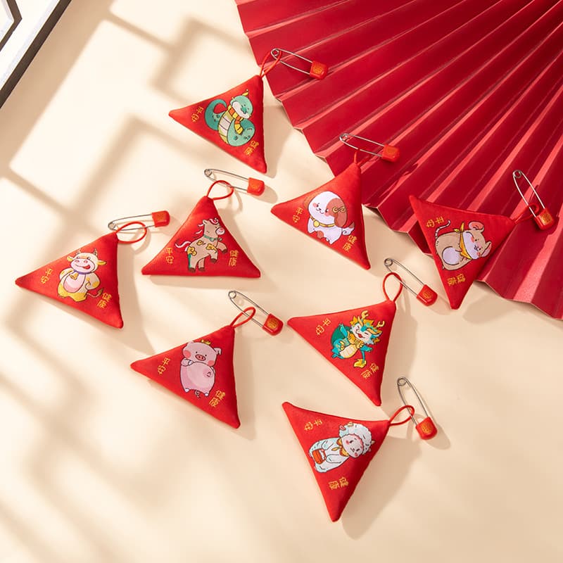 Red Amulet 12 Zodiac Sign Sachet DIY Material Kit, Lucky Bag for the Year of Birth, Triangular Peace Charm Bag, Pin Pendant