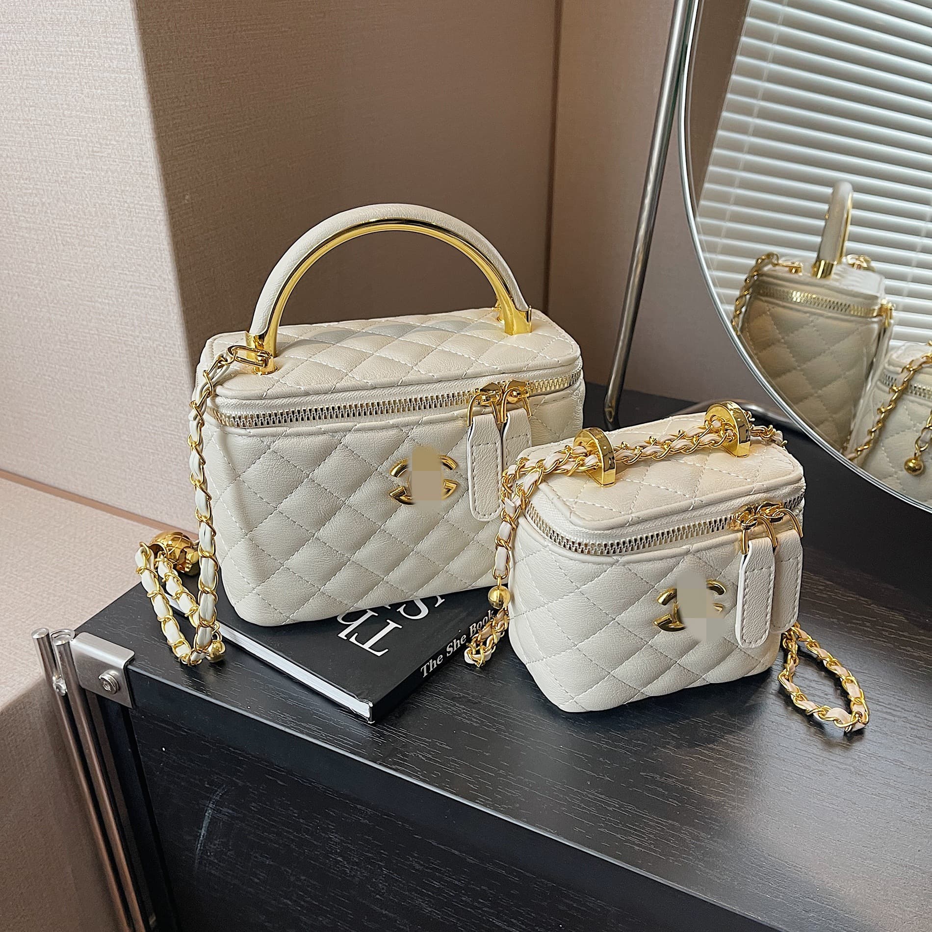 Spring and Summer New Small Square Bag for Women, Versatile Textured Chain Handbag, Fashionable Chanel-Style Diamond Quilted Shoulder and Crossbody Bag