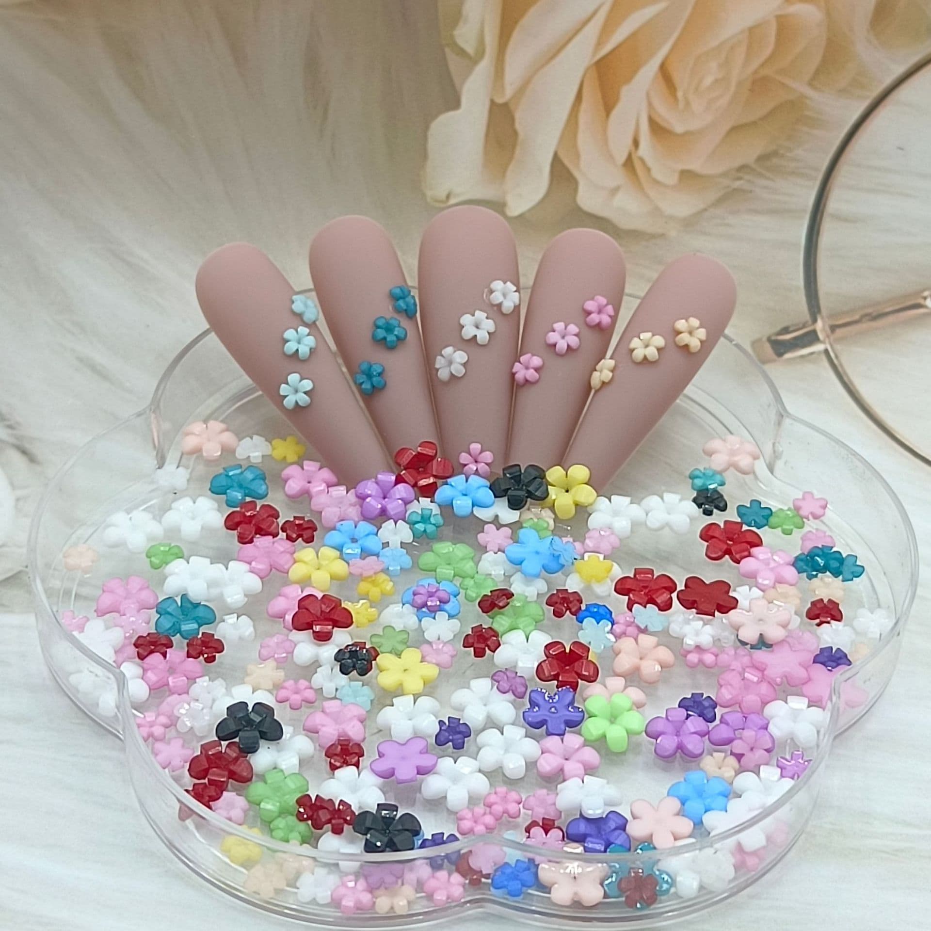 Trending Nail Art White Small Flower Decoration Flat-Back Resin Five-Petal Flower Nail Rhinestone Accessories Wholesale