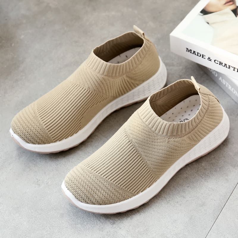 Women's Casual Fly Knit Slip-On Running Shoes Soft Bottom Anti-Slip Breathable Wear-Resistant Low Top Flat Heel Footwear