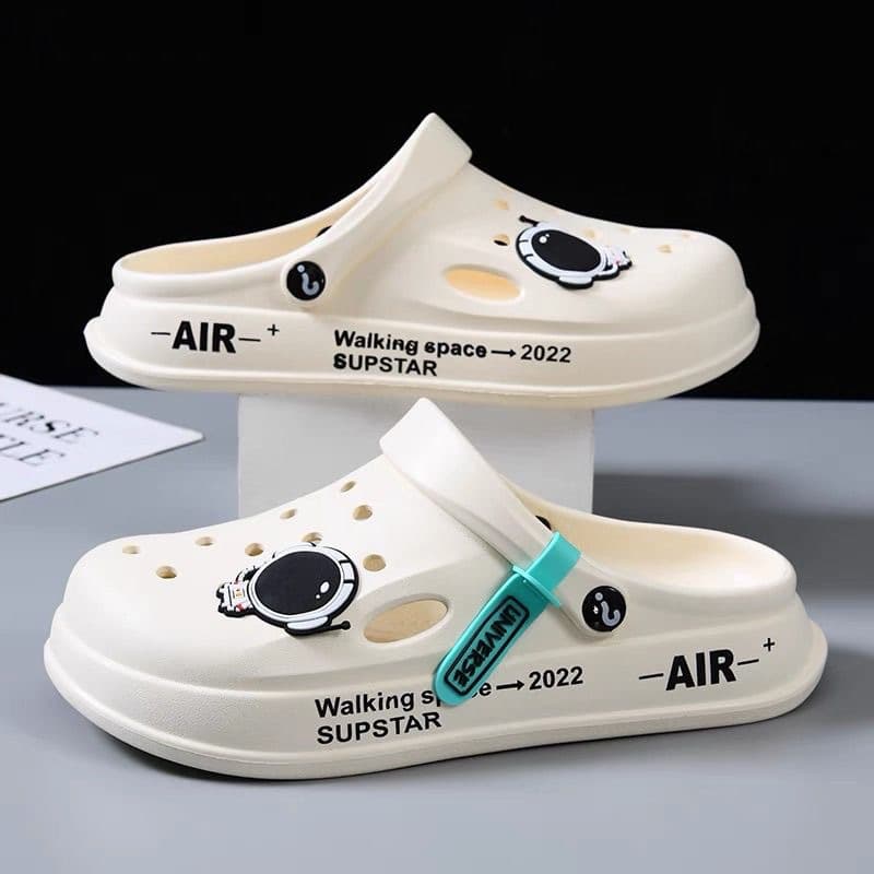 New Clog Sandals for Men and Women, Non-Slip Cartoon Clogs, Couple Outdoor Fashion Beach Trendy Slippers