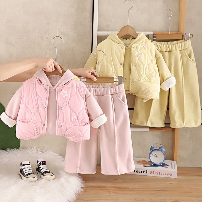 Girls winter clothing set 2026 new baby winter clothes children's velvet thickened vest three-piece set fashionable and trendy