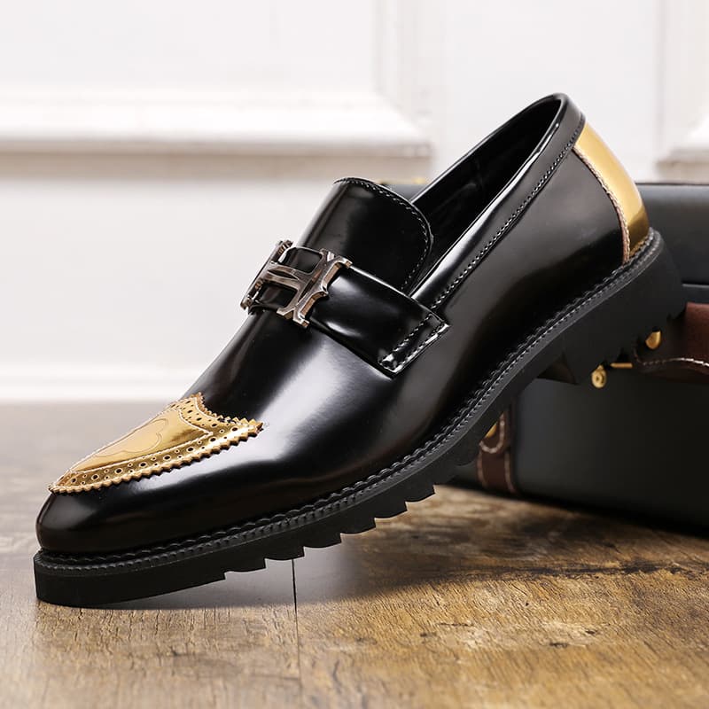 Cross-Border Patent Leather Shiny Pointed Toe Casual Leather Shoes, Studded Retro Men's Shoes, Korean Style Trendy Board Shoes Men's Mirror Finish Trendy Shoes
