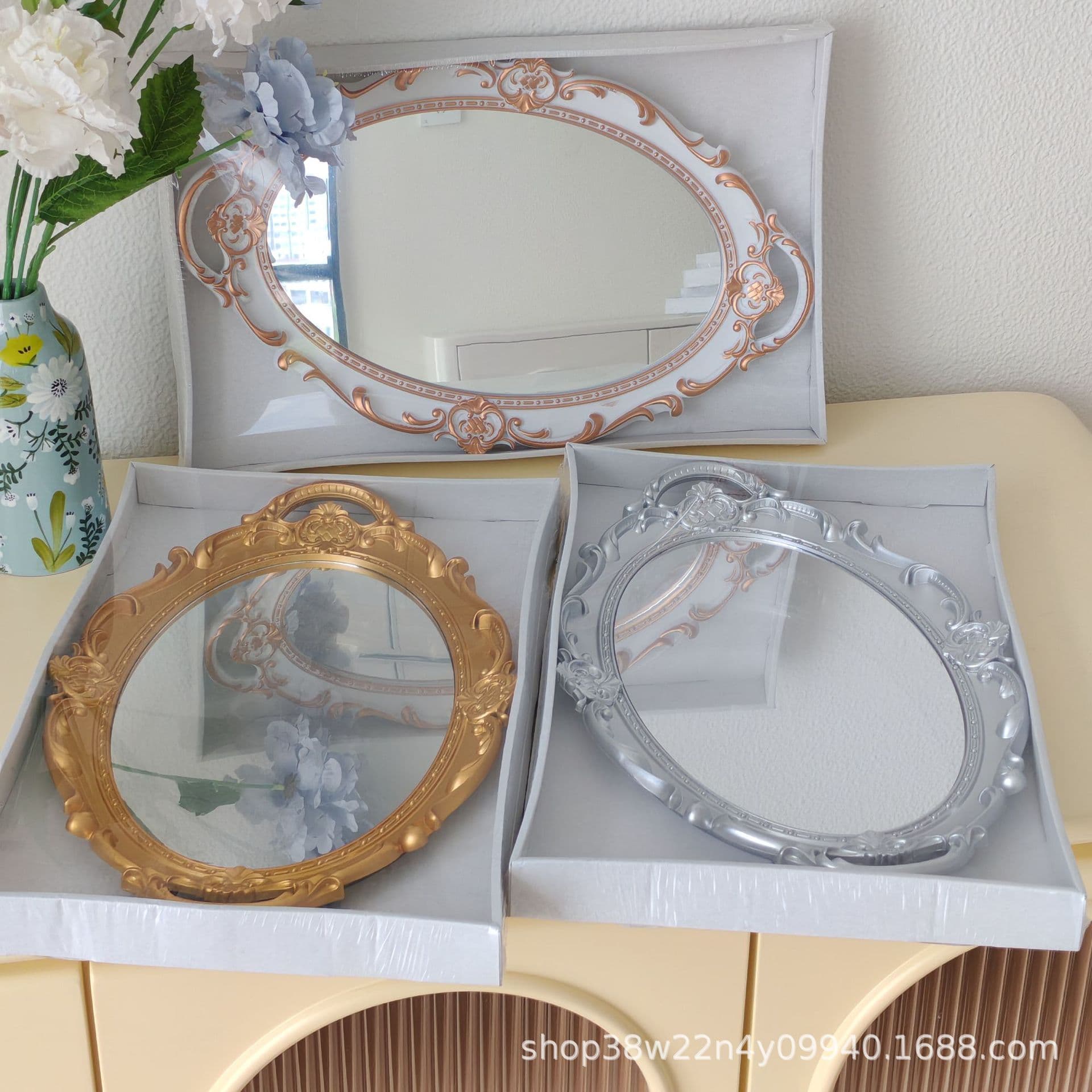 Jewelry display tray with gold glass, mirrored ornaments, dressing table storage plate, props for shop photography.