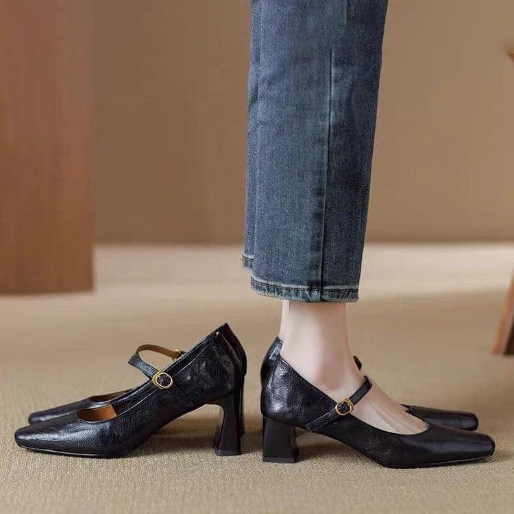 Genuinely new black high-heeled shoes 2026 spring and autumn new style French retro thick heel one-word strap new shoes women's single shoes