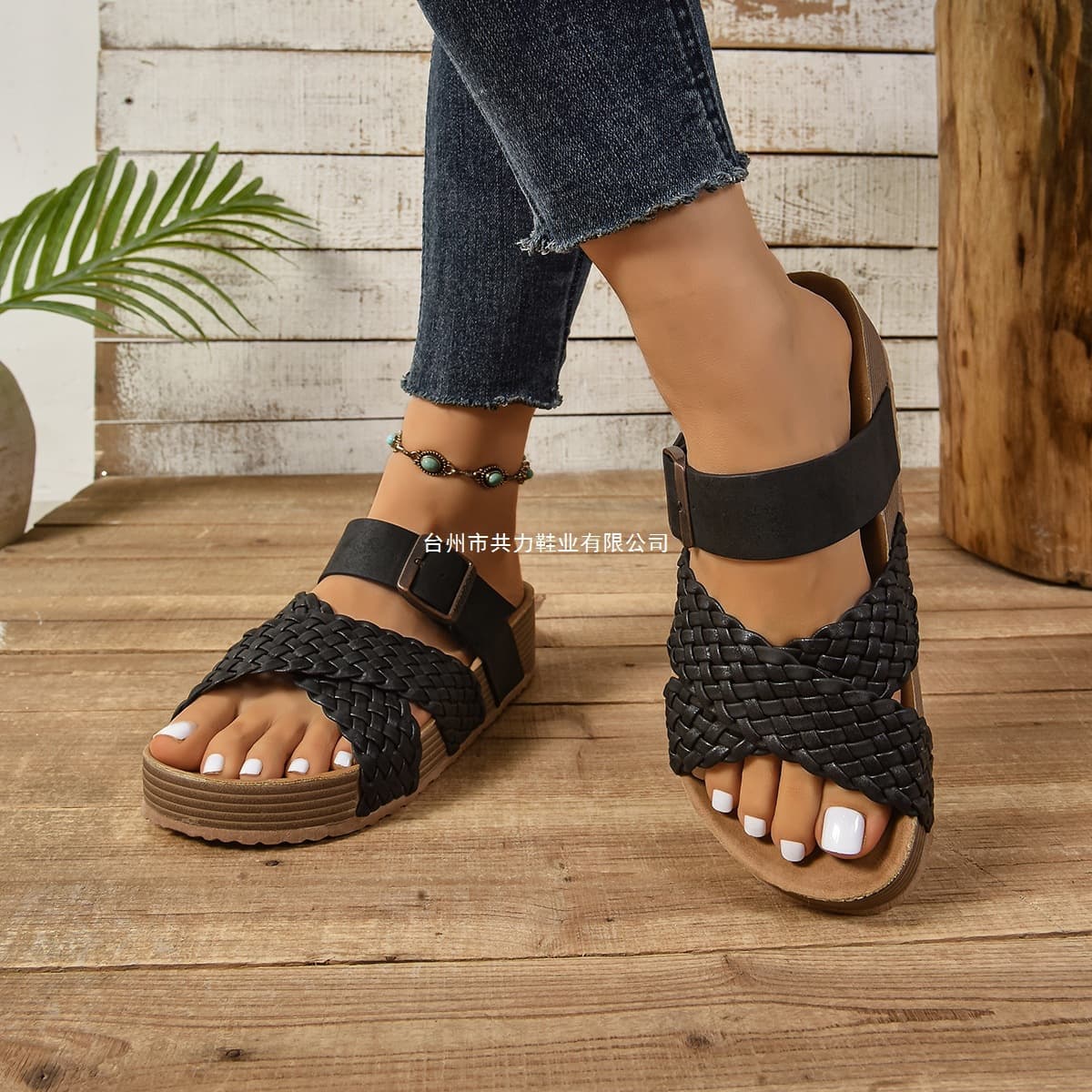 Thick-Soled Casual Slippers for Women, Roman Style, Fashion Cross-Strap Buckle, Outdoor Slippers, Beach Shoes, Cross-Border Wholesale