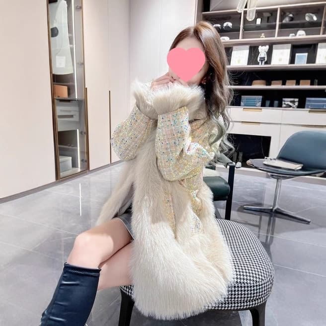 Outerwear ultra-thick with fur collar, TikTok new style versatile light luxury goddess fashion jacket, heavy-duty eco-friendly cotton coat.
