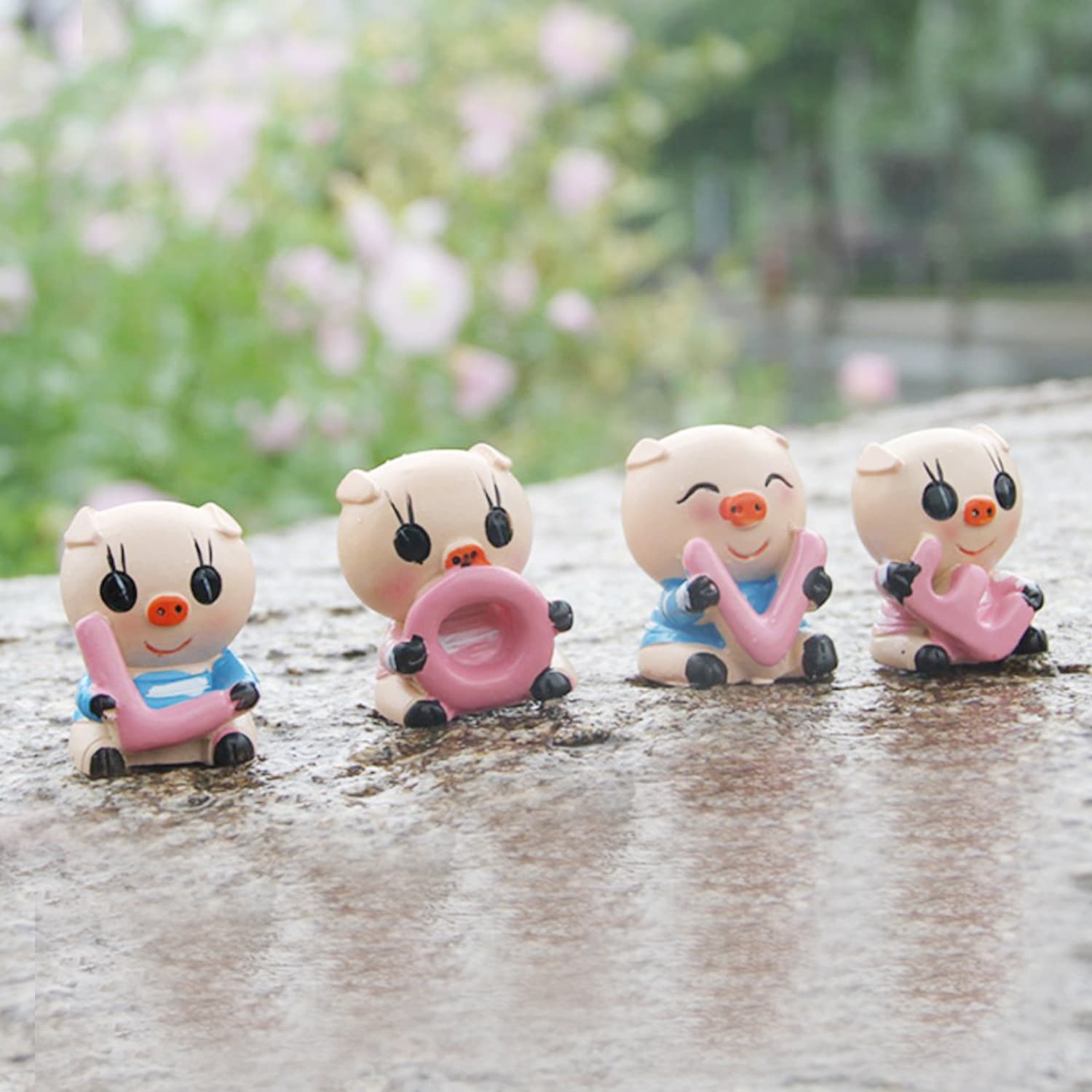 LOVE Pig Creative Car Ornament Cute Doll Car Interior Decoration Cartoon Ornament Car Decoration Accessories