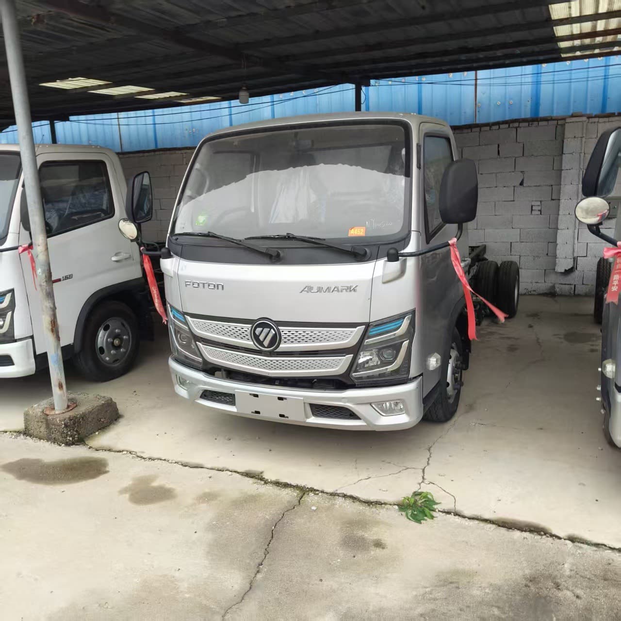 Foton Howo Light Truck Double Row Steel Wire Tires Porcelain Paint Spacious Cab Steel Plate Bridge