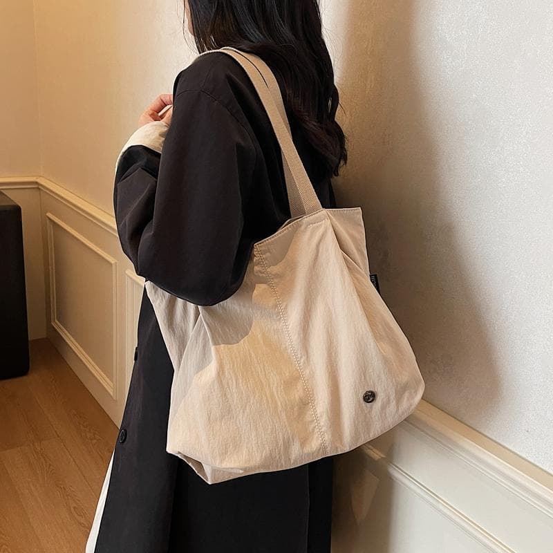 Niche design casual fashion commuter tote bag simple women's shoulder bag 2025 new college handbag