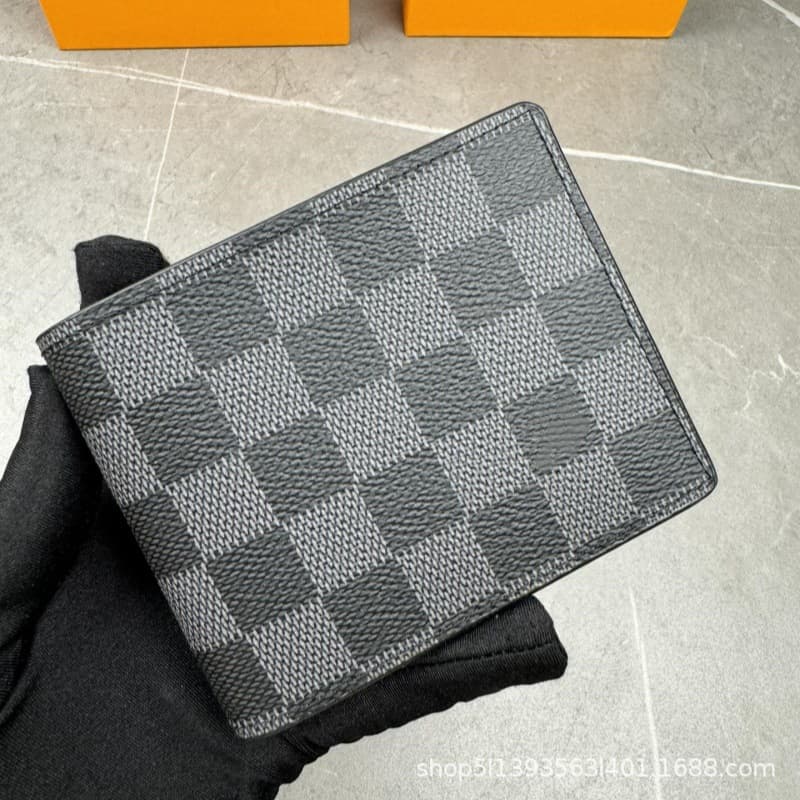 Wholesale Export Men's Short Wallet with Multiple Card Slots, Bi-fold Leather Fashionable Card Holder for European and American Style