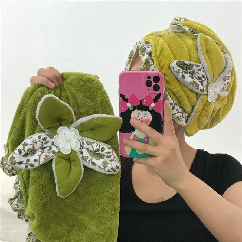 Retro floral lace dry hair cap for women, made of thickened coral fleece, with water absorption, quick-drying, and no shedding, as a pull-on head wrap.