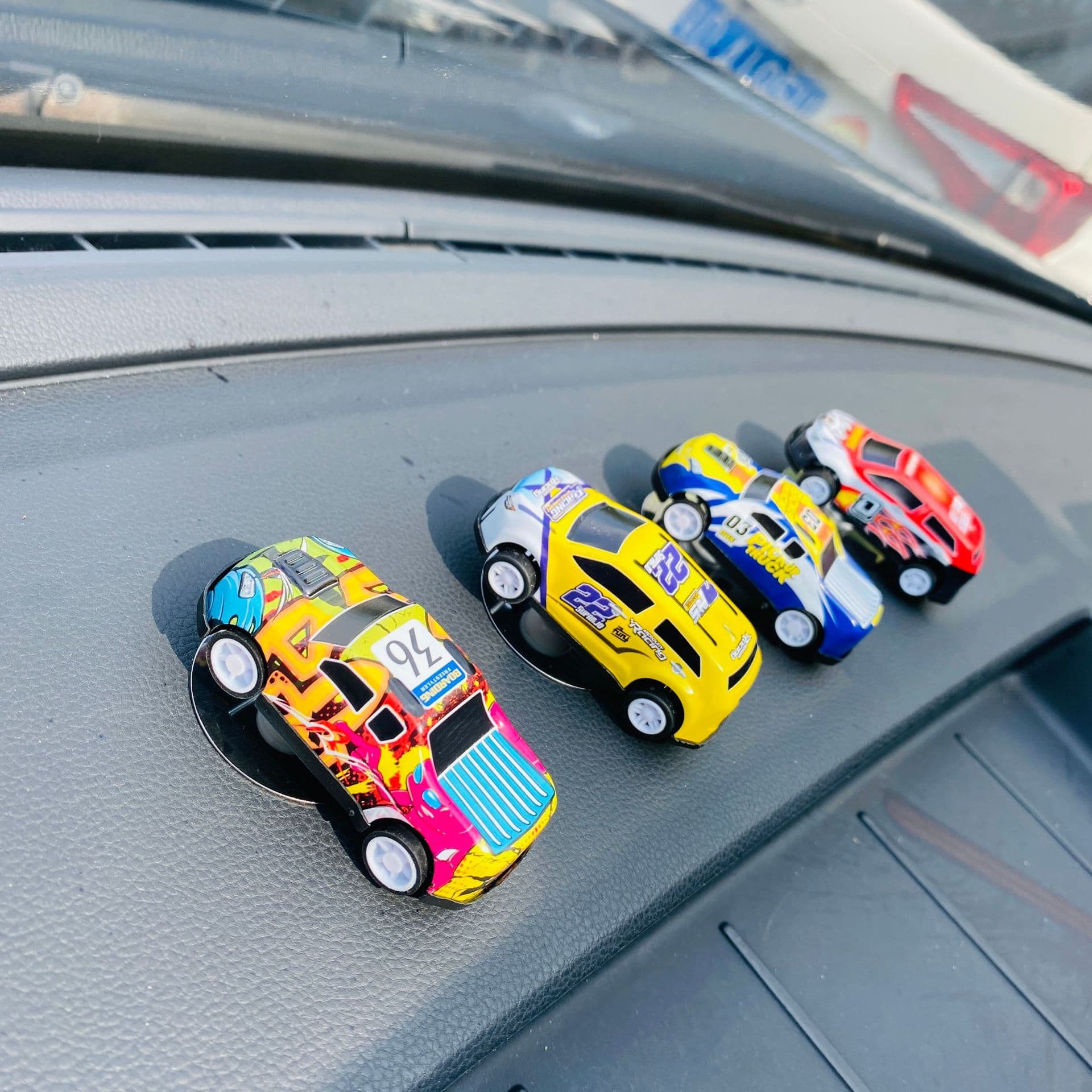 Alloy Iron Shell Model Car Graffiti Toy Car for Children, Car Rotating Decoration, Car Accessories