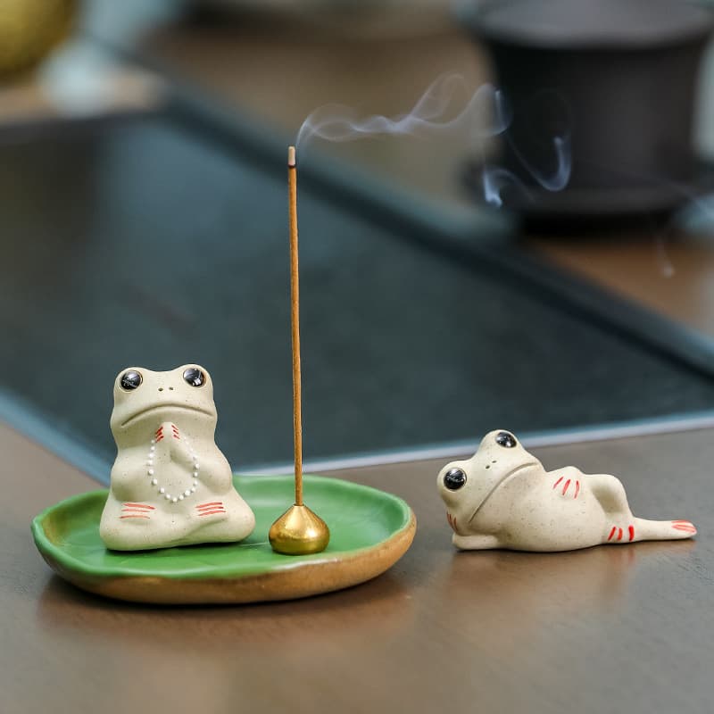 Ruijie Ceramic Frog Tea Pet Ornament, Clay Lotus Leaf Tea Ceremony Accessory, Tea Table Decoration, Incense Holder for Agarwood Stick and Coil Incense