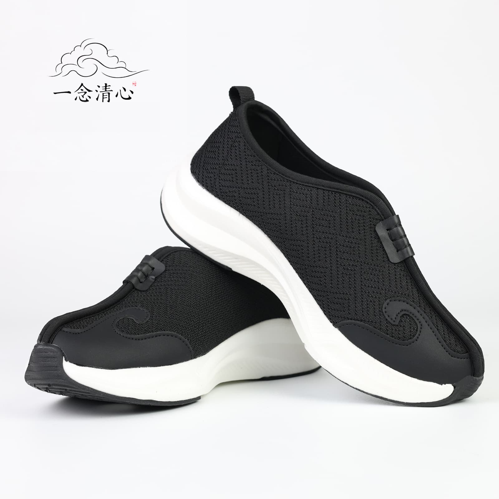 Spring/autumn/summer unisex Taoist practice shoes with single-ridge design, lightweight anti-slip soft soles, cloud-hook patterned cloth Taoist shoes