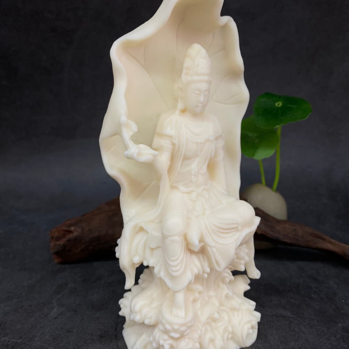 Ivory Nut Carved Lotus Leaf Free Avalokitesvara Buddha Statue 28*15*14.5cm Home Desktop Ornament Wholesale