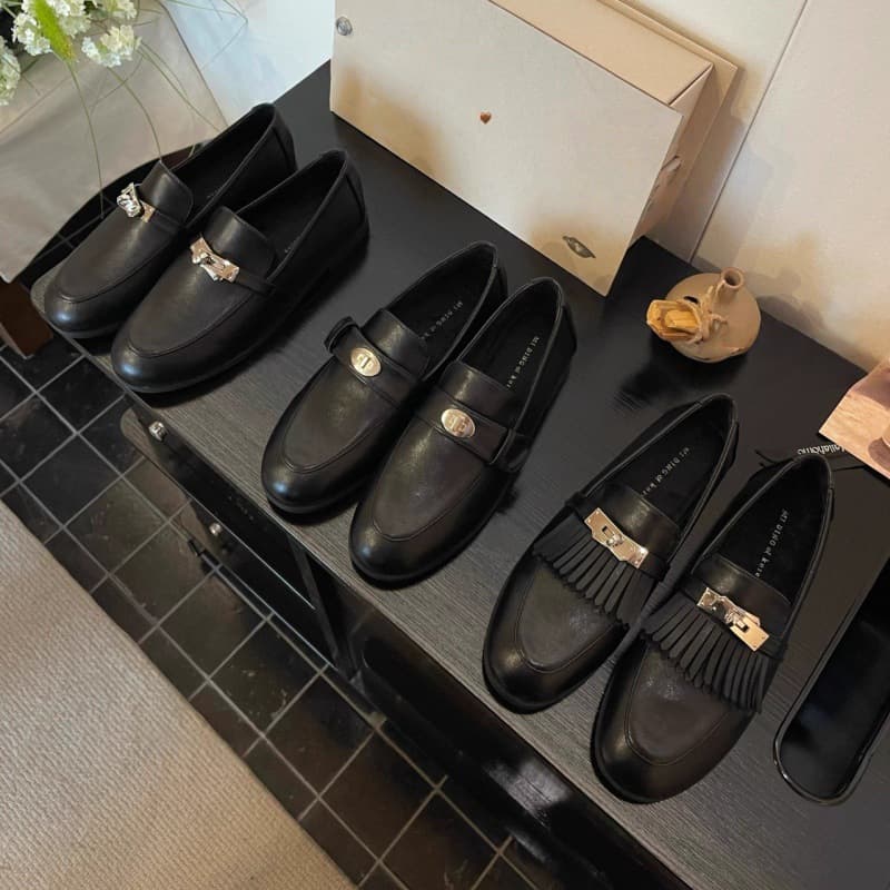 Fashion British Style Black Tassel Buckle Loafers for Women 2025 Autumn Winter New Casual Leather Shoes Outdoor Flats