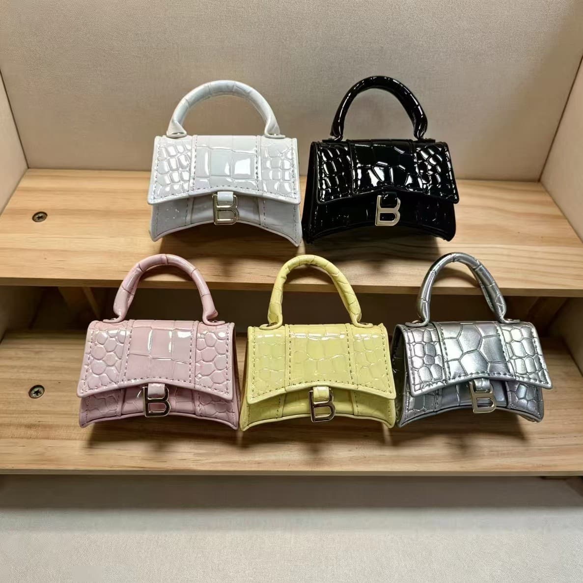 Mini popular bag, new high-end French niche hourglass bag, popular mini lipstick bag pendant