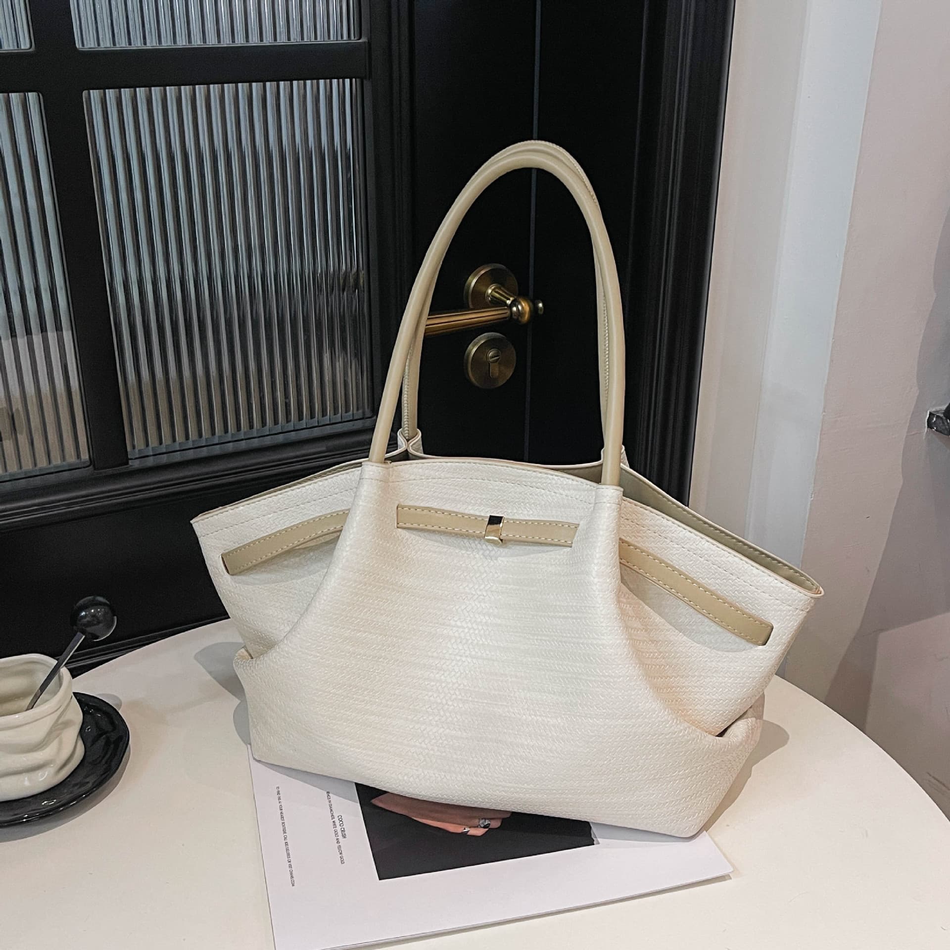 Premium Versatile Shoulder Bag 2026 New Retro Fashion Tote Bag Stylish Large Capacity One-Shoulder Bag Casual Trendy