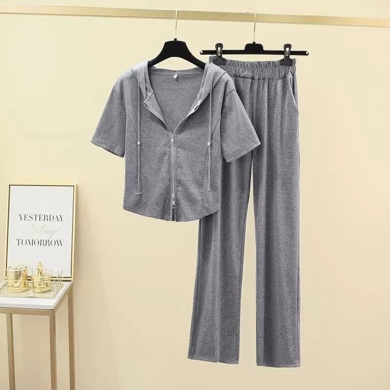 Trendy Two-Piece Set: Long Pants and Short-Sleeve Hoodie for Women, Slimming, Petite-Friendly, Casual Sportswear