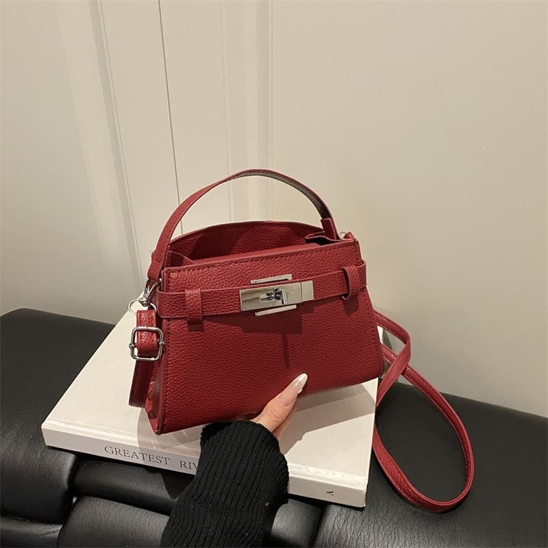 High-End Stylish Small Bag for Women 2026 New Versatile Crossbody Bag Fashionable Super Popular Handbag with Lock Buckle Small Tote Bag