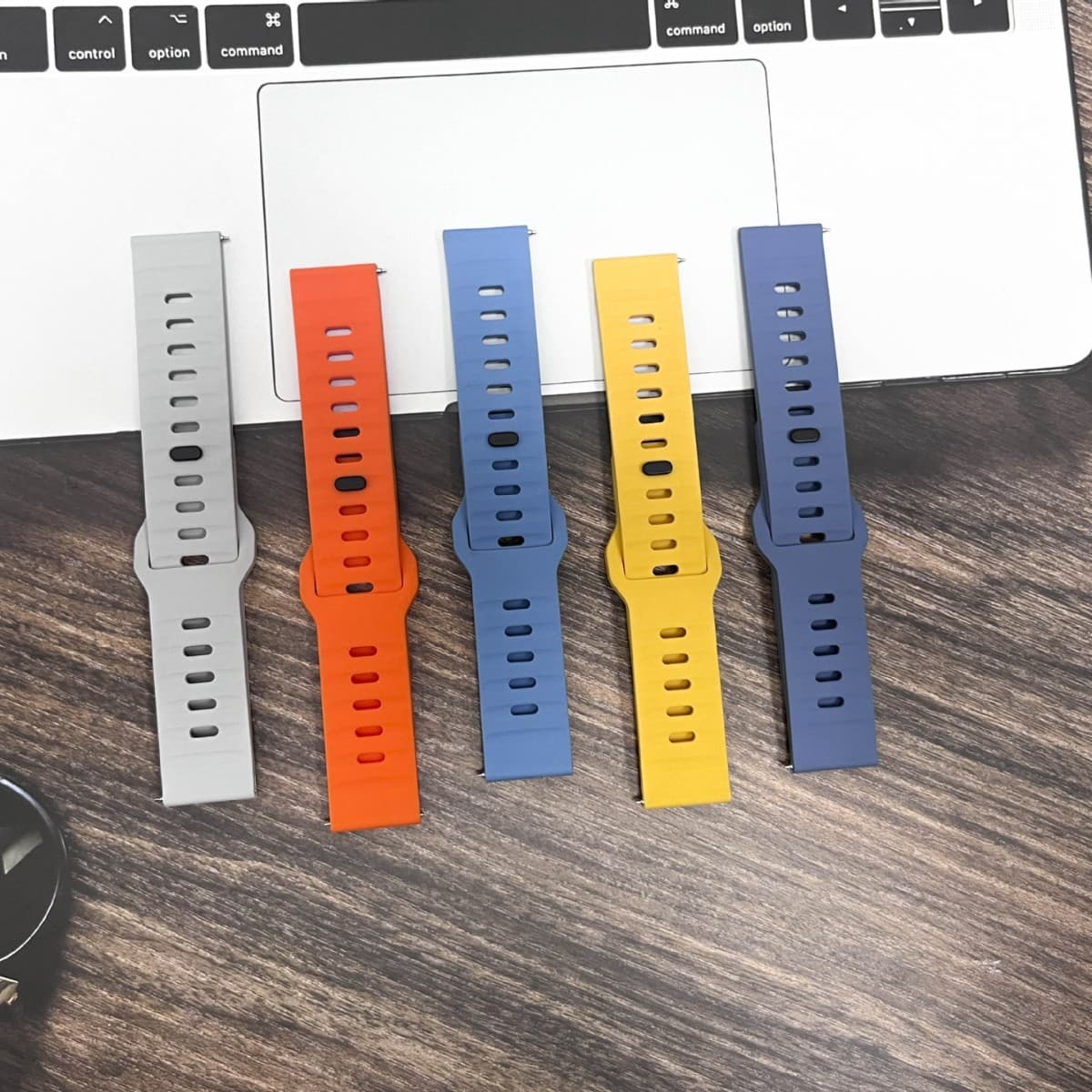 Suitable for Huawei/Samsung watch diamond square buckle silicone watch strap iWatch 20/22mm wrist strap wholesale