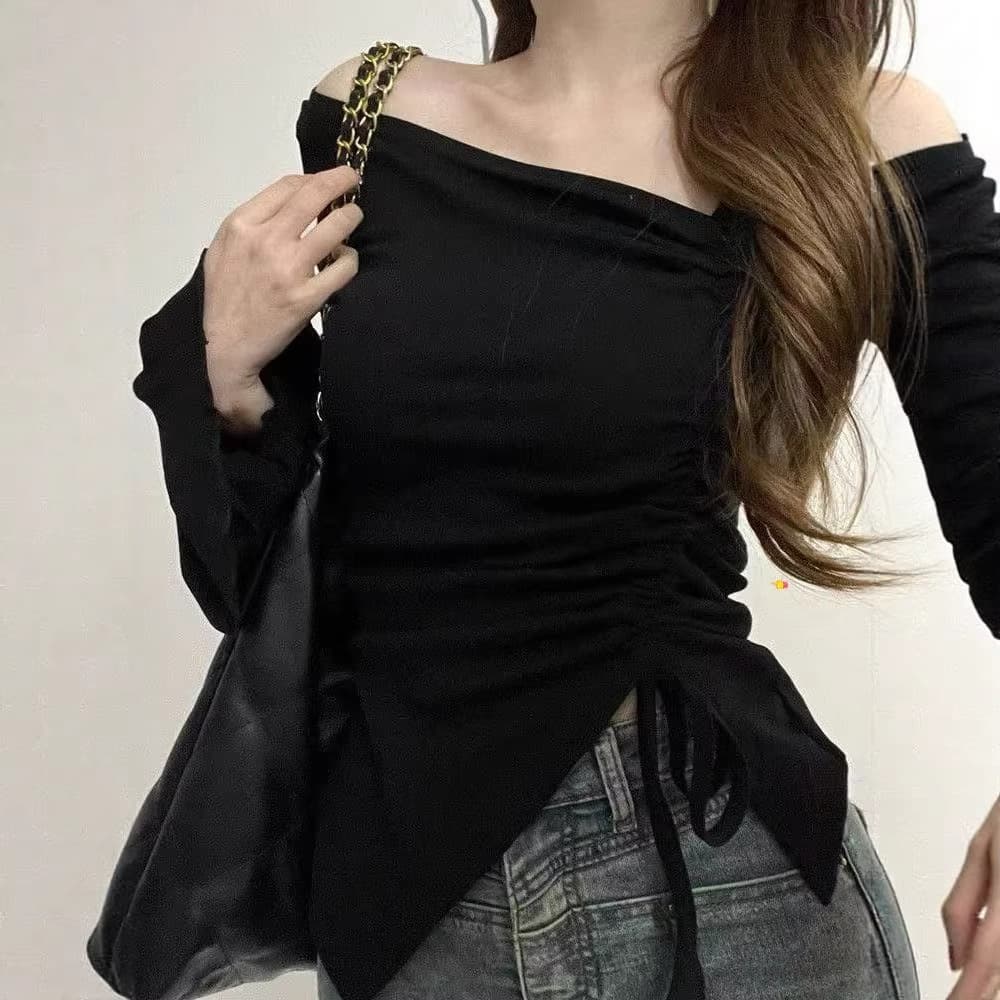 French Black Camisole Off-Shoulder Unique Inner Layering Top 2026 Spring New Design Sense Early Spring Blouse for Women