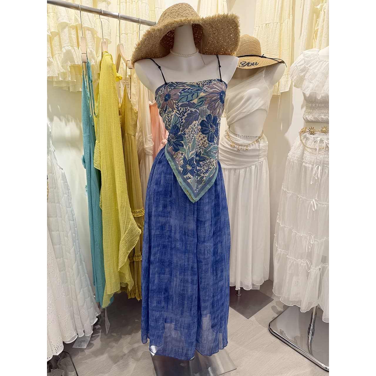 Resort Style Smudged Blue Floral Suspenders + Wide-Leg Pants, Summer Cool Seaside Beach Photo Flowing Pants Suit