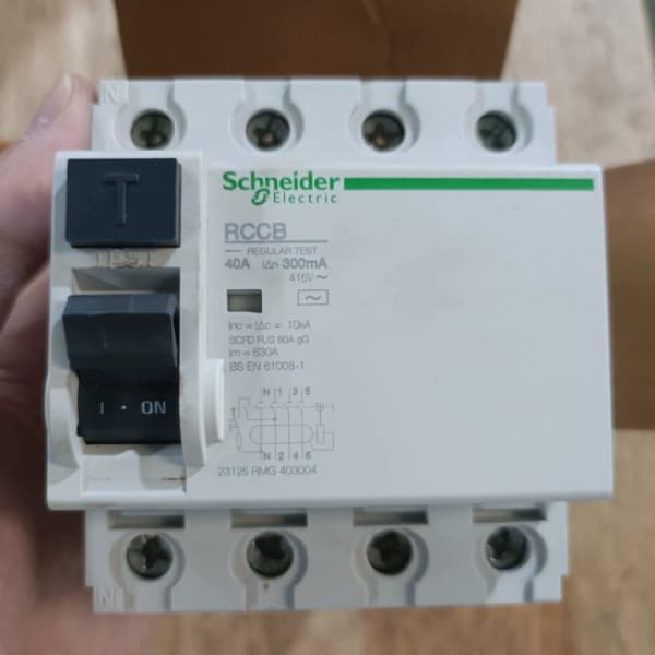 Brand new Schneider 4P40A leakage protector with packaging