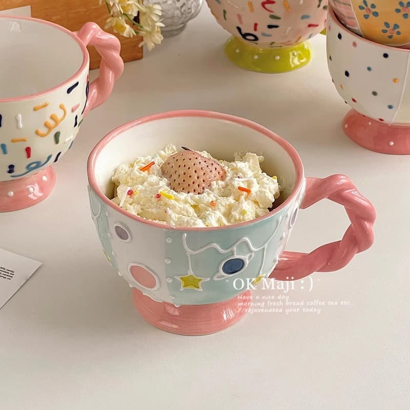 Creative and cute ceramic mug, especially beautiful drinking cup for home use, large capacity breakfast mug