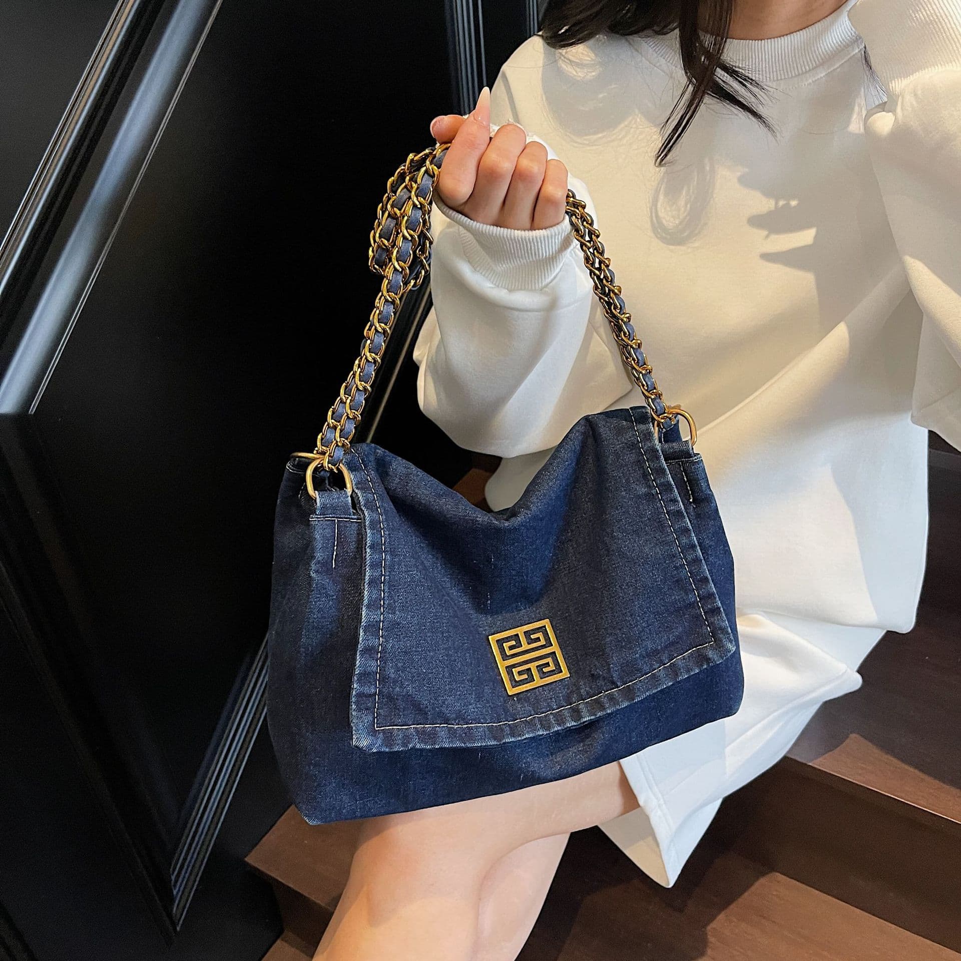 Versatile Denim Shoulder Bag Casual Fashion Crossbody Bag Large Capacity Commuter Messenger Bag Premium Simple Tote Bag