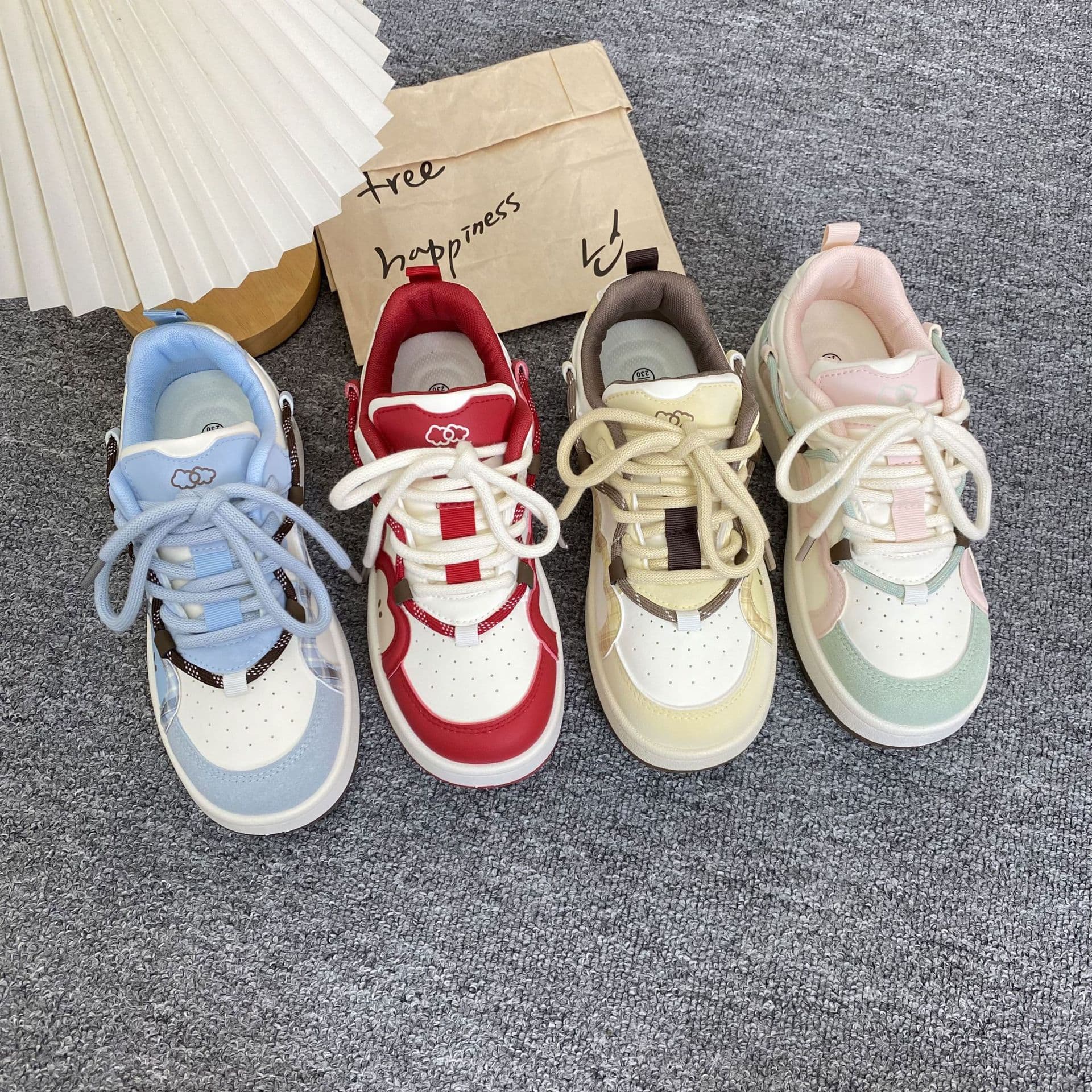 2025 Autumn Style Fashion White Sneakers Women Student Bread Shoes Sports Casual Fashion Thick Sole Shoes N2330