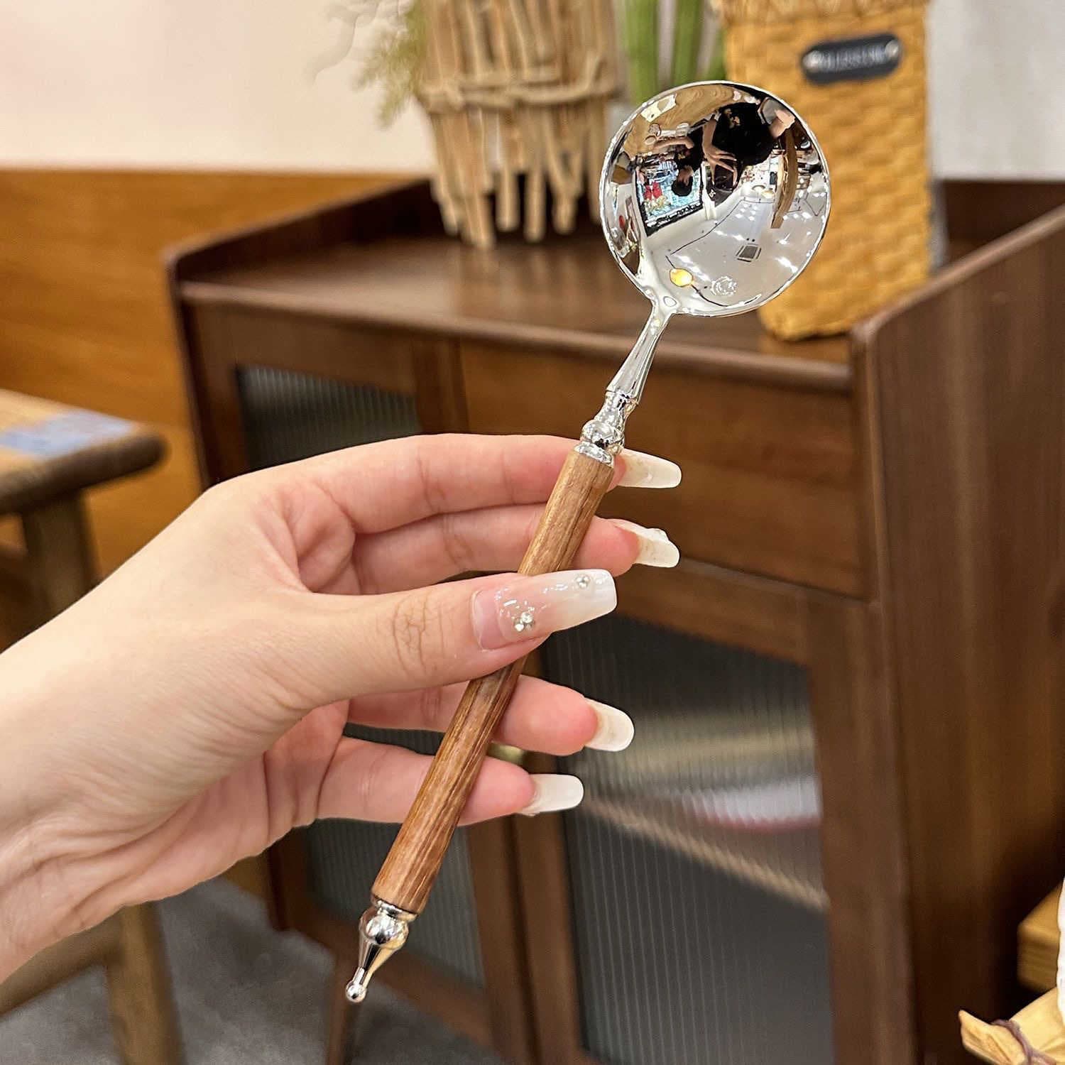 Stainless Steel Ins French Light Luxury Vintage Aristocratic Wooden Handle Soup Spoon, Western Dining Spoon, Rice Spoon, Pasta Spoon, Dessert Spoon