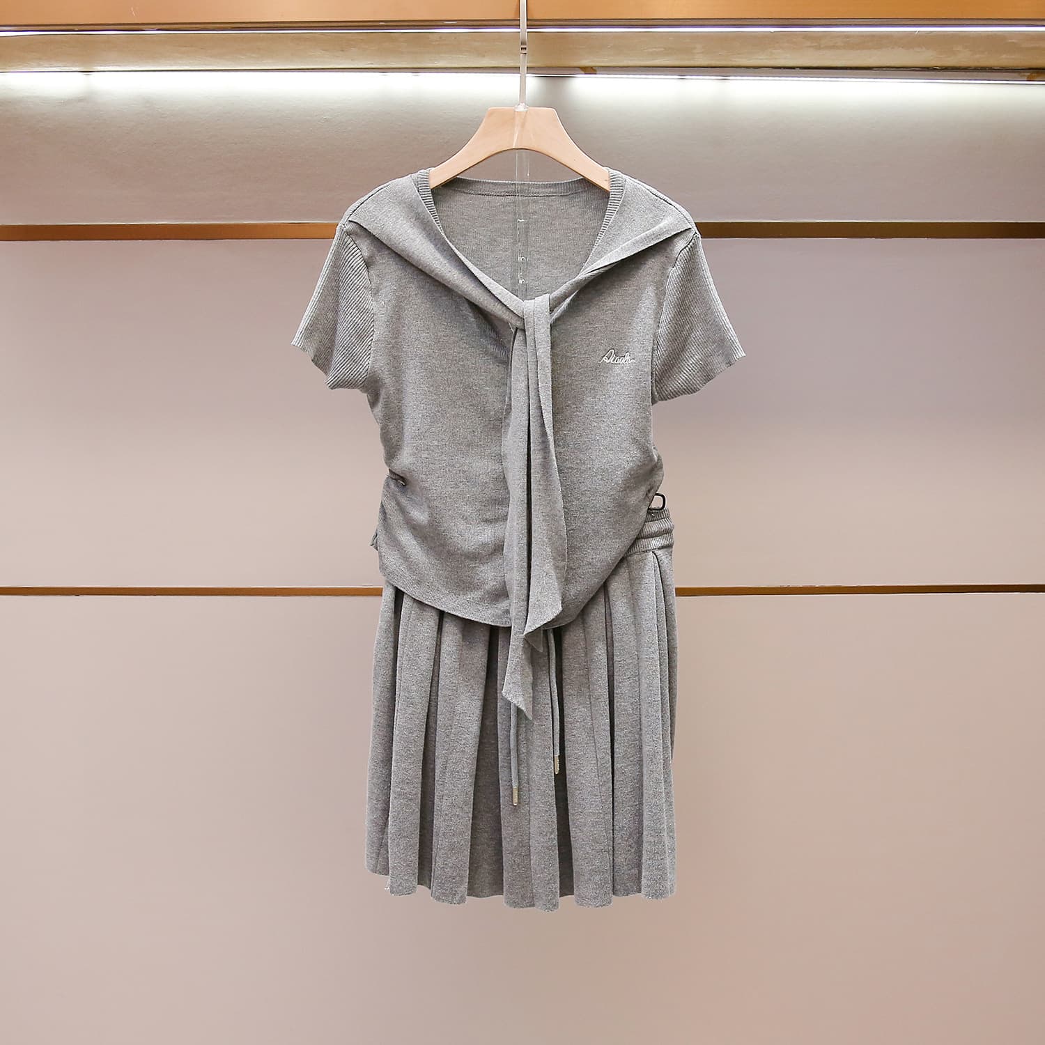 Shenzhen Nanyou High-end Women's Summer New Korean Fashion Casual Short Sleeve T-Shirt + Pleated Skirt Set