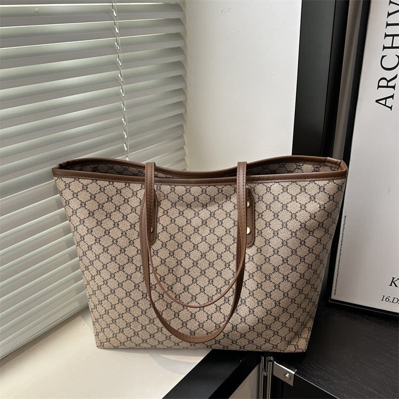 Retro New 2025 New European and American Style Large-Capacity Fashionable Casual Work Clothing Simple Armpit Single Shoulder Tote Bag