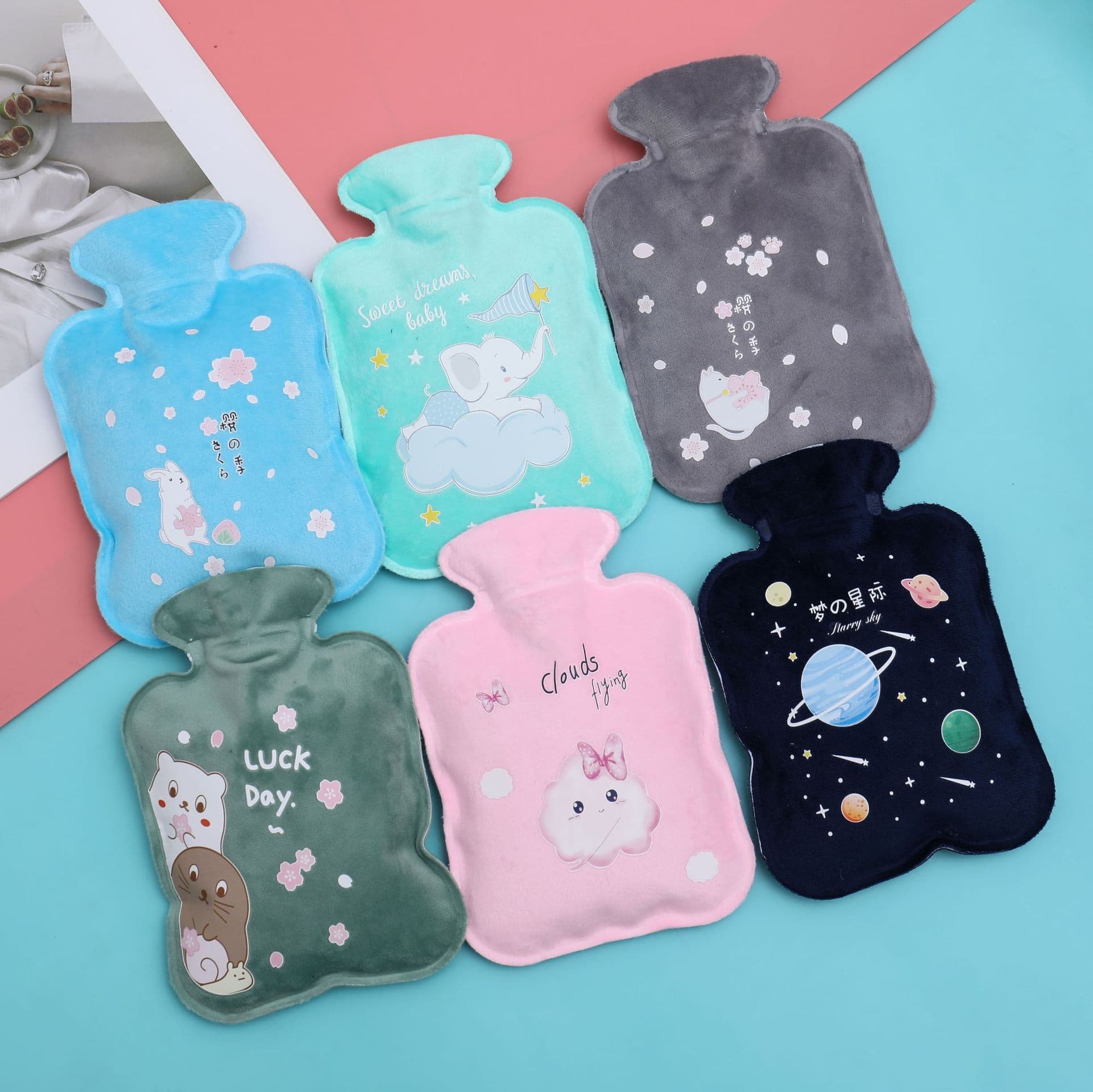 Short plush water-filled hot water bottle, cartoon mini extra-soft fleece hot water bottle, student dormitory portable water-filled hand warmer wholesale.