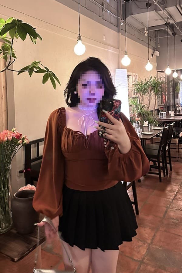 Plus-size slightly chubby French square-neck pleated tie-waist long-sleeve shirt women's waist-cinching slim-fit spicy girl autumn top short style