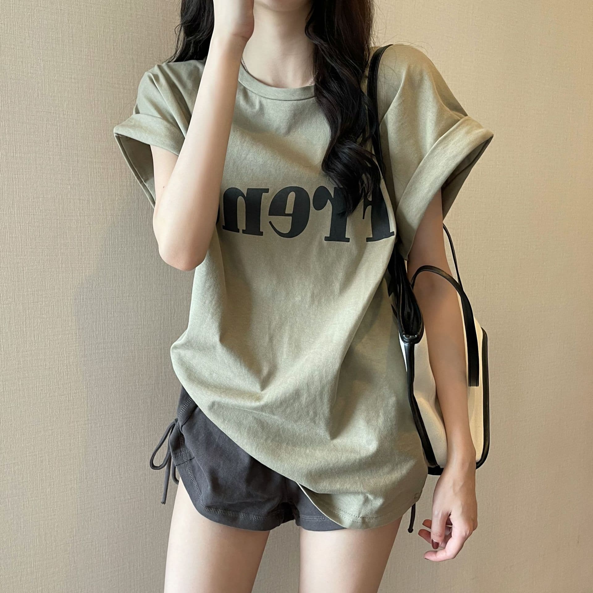 Loose short-sleeve T-shirt for women 2025 new summer design chic retro student top