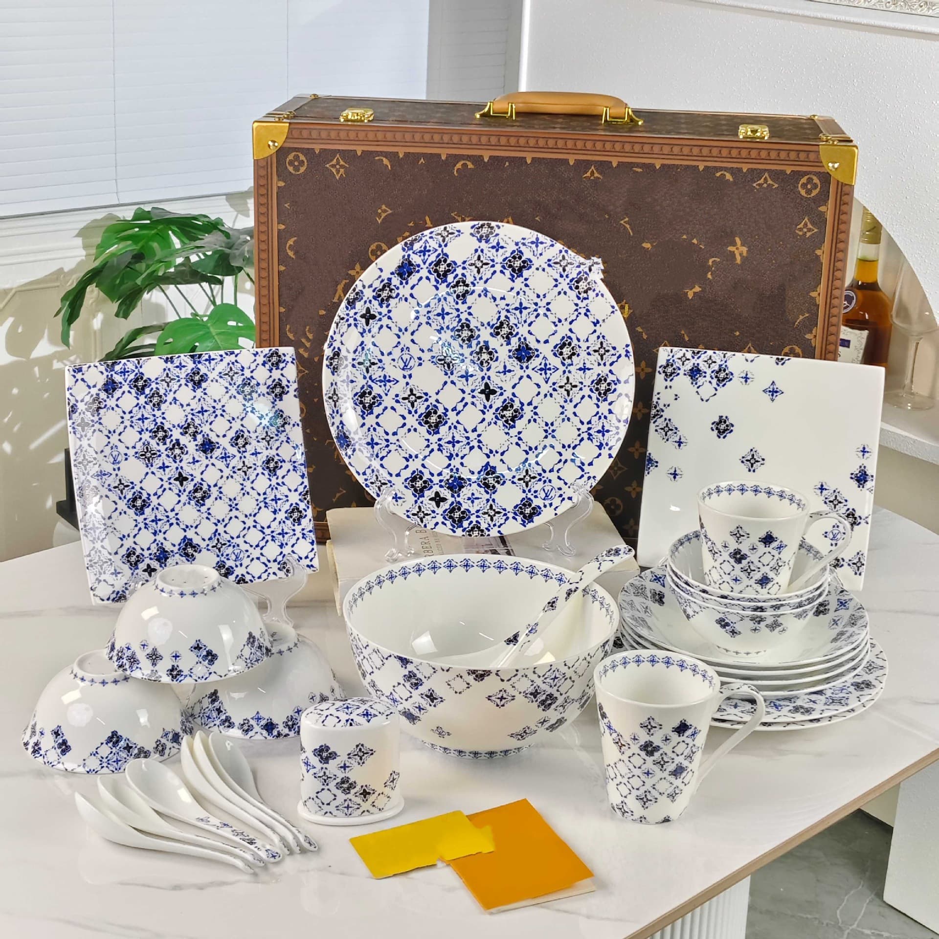 European Luxury Bone China Dinnerware Set, Blue and White Pattern Bowls and Plates, Suitcase Gift Box Souvenir