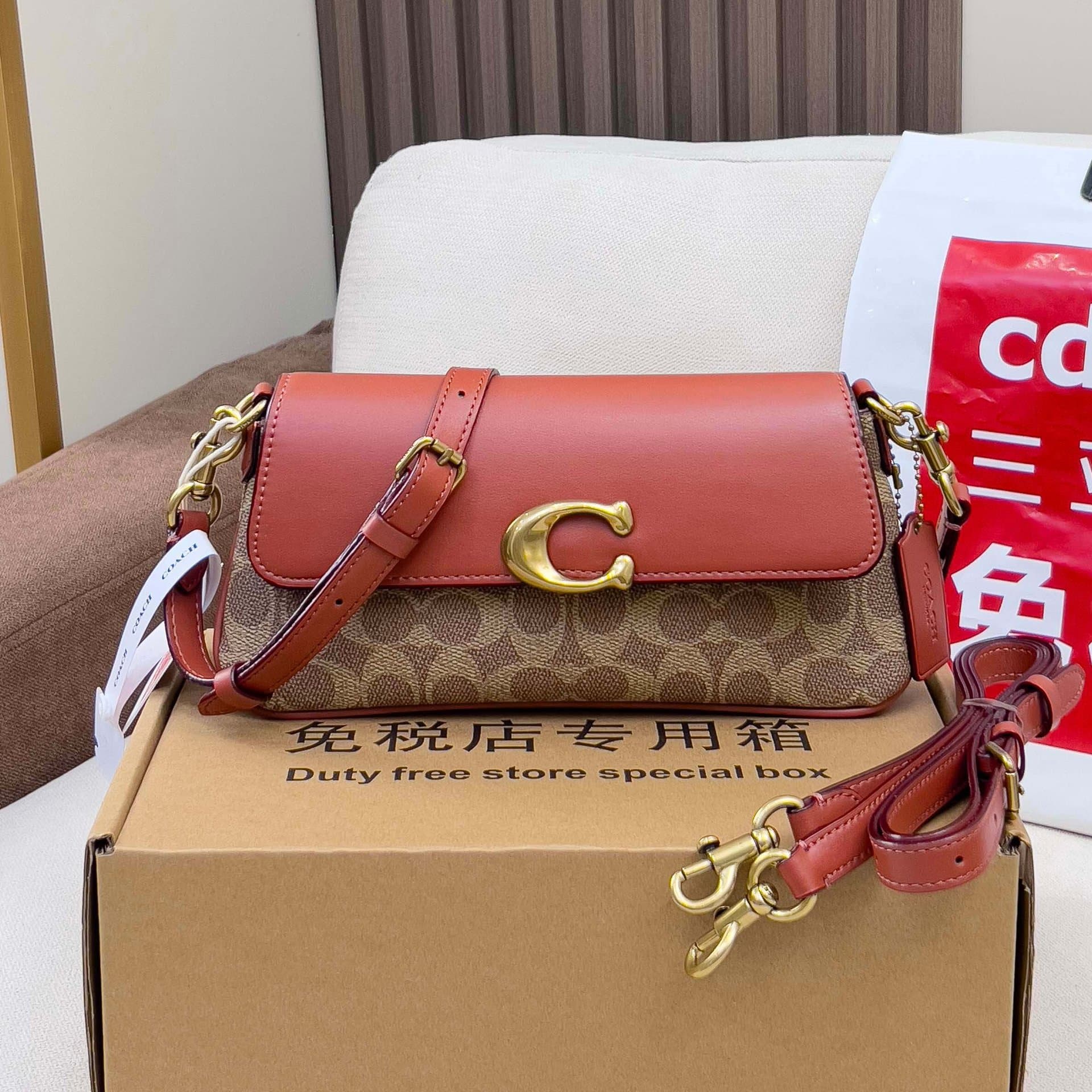 Coach C's new JET BAG trapezoidal square bag baguette bag retro fashion flip shoulder cross-body armpit bag