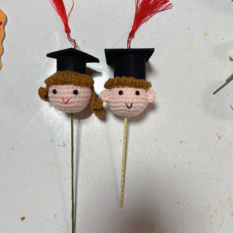 Cute internet celebrity smiling face curly hair girl head pendant handmade wool crochet doll graduation girl
