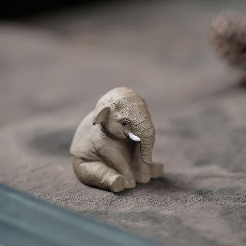 Yixing original ore purple clay elephant tea pet ornament, exquisite and cute elephant object tea tray tea table handmade tea plaything.