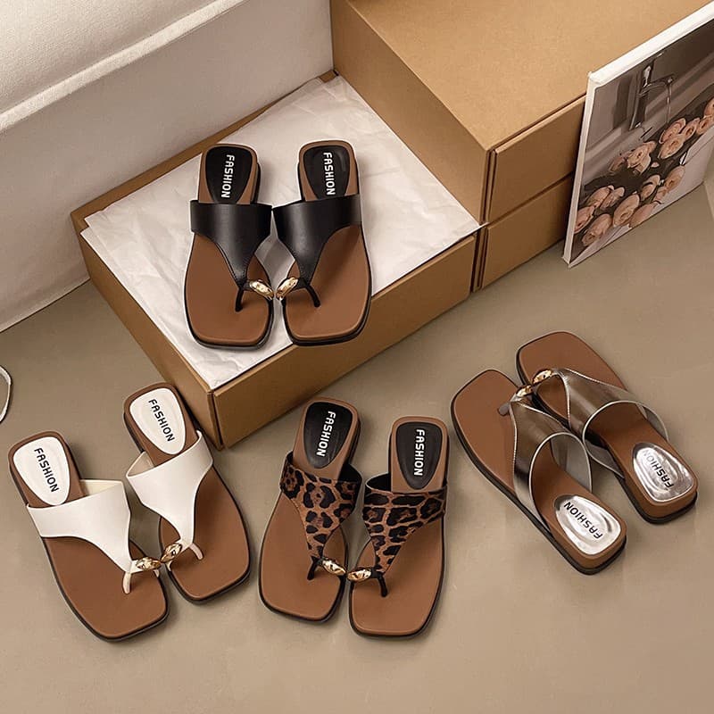 Wedge Toe-Post Sandals for Women 2026 New French Retro Toe-Loop Sandals High-End Square Toe Beach Flip-Flops