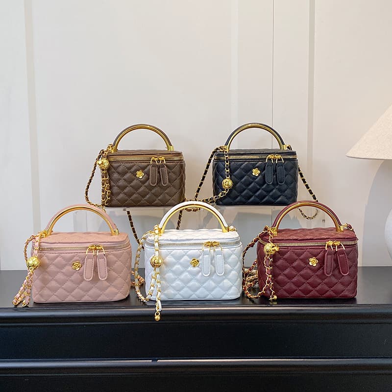 Premium Minimalist Square Bag for Women, Fashionable Handbag, Unique Design Shoulder Bag, Trendy Crossbody Bag