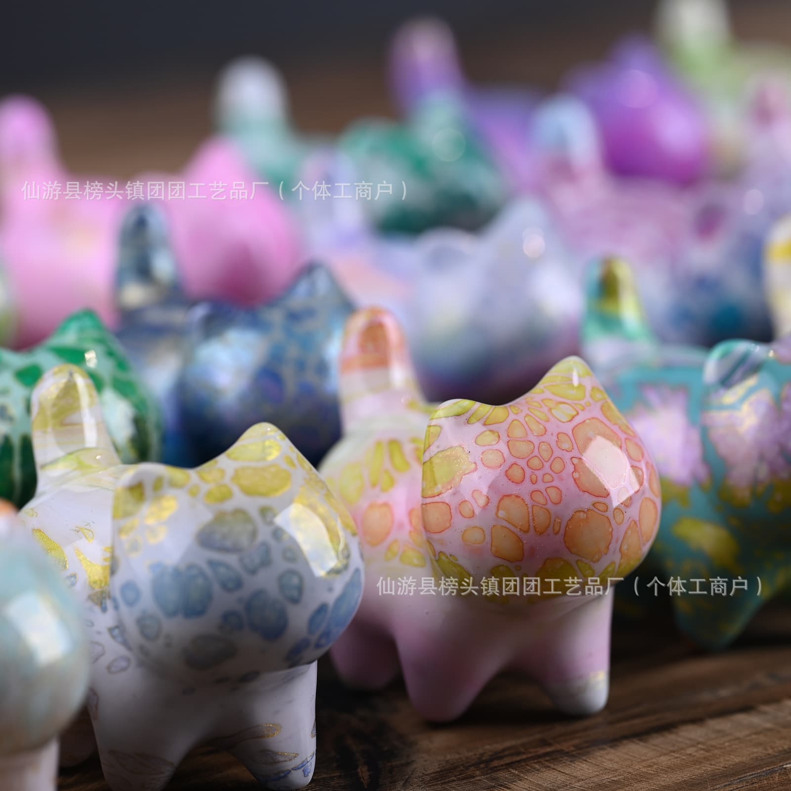 Wholesale lacquerware confident cat star and moon bag pendants, lucky cat car pendants, ornaments, and DIY bracelets.