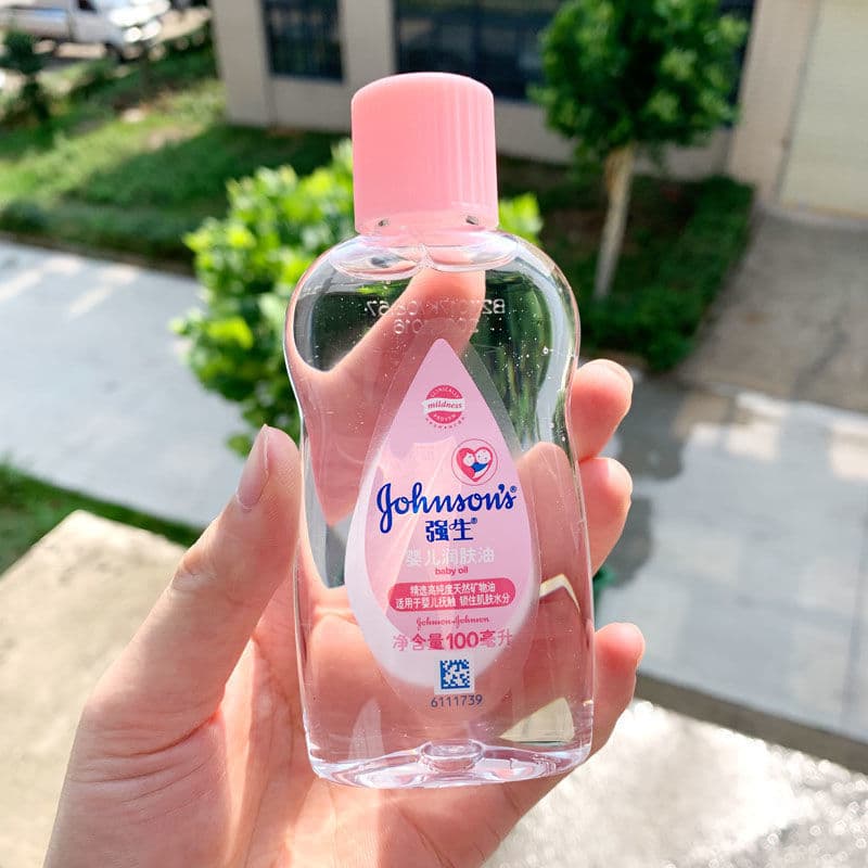 Wholesale Johnson's Baby Oil 100ml Baby Massage Oil New Version Removes Cradle Cap Baby Oil for Touch and Moisturizing Care