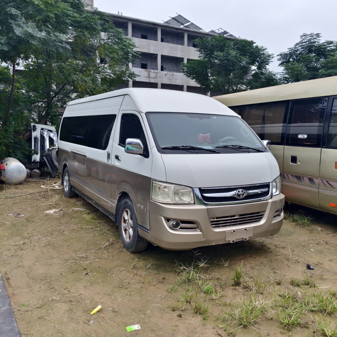Export Toyota Hiace 14-Seat Luxury Business Van Toyota Coaster 19-Seat 23-Seat Minibus